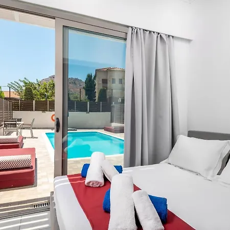 Delfinia Hotel