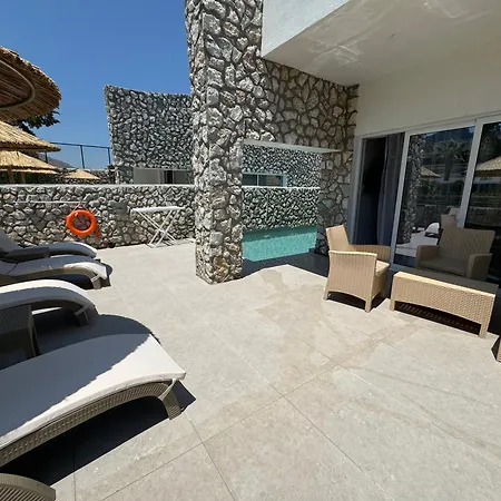 Delfinia 4*