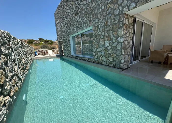 فندق Delfinia 4*