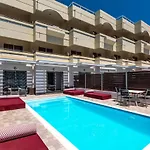 Delfinia Otel 4*