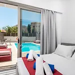 Delfinia Hotell