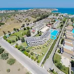 Delfinia 4*