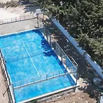Delfinia מלון 4*
