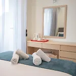 Delfinia Hotell