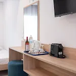 Delfinia Hotell