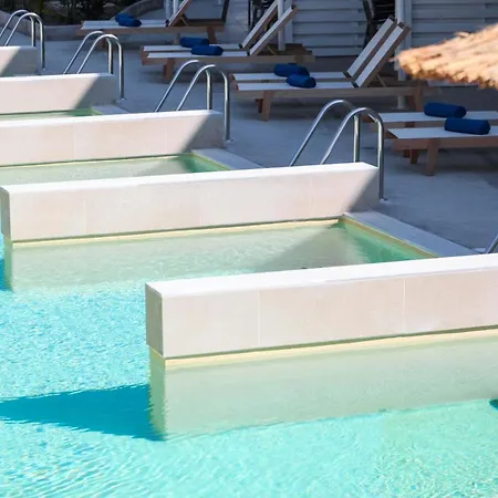 Отель Delfinia 4*