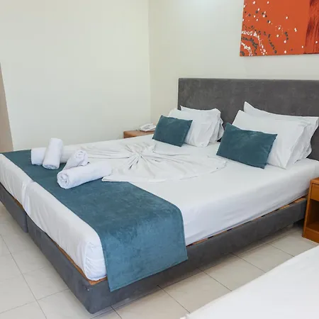 Delfinia 4*