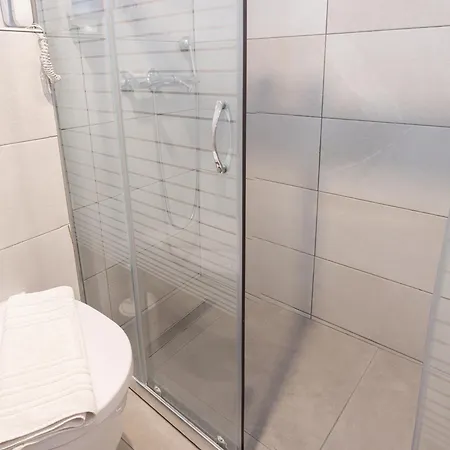 מלון Delfinia 4*