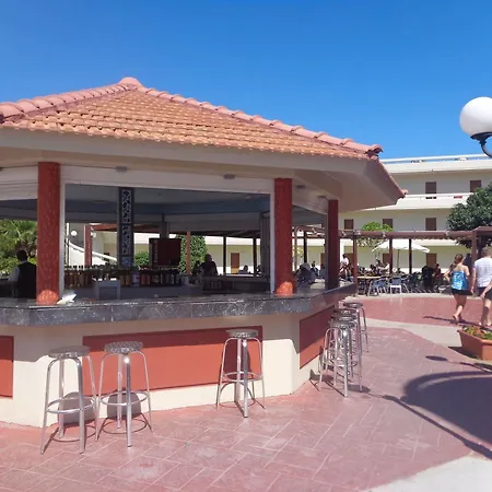 Отель Delfinia 4*