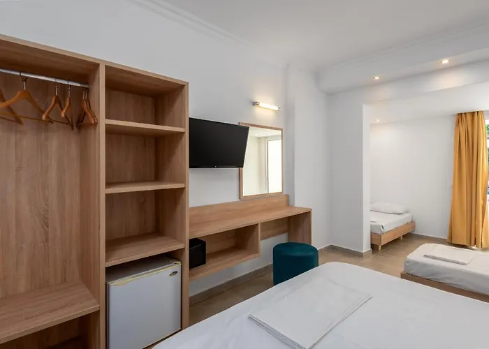 Delfinia מלון 4*