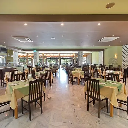 Delfinia Hotell