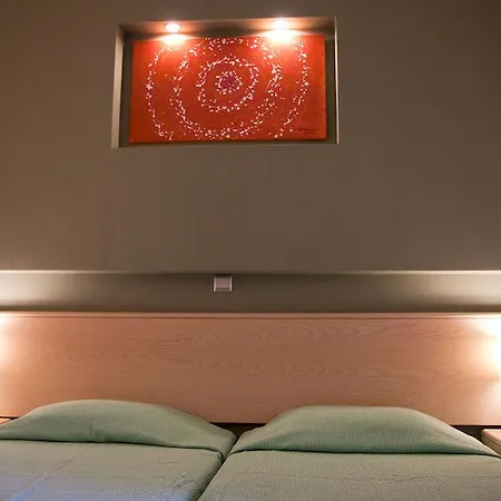 Hotell Delfinia 4*