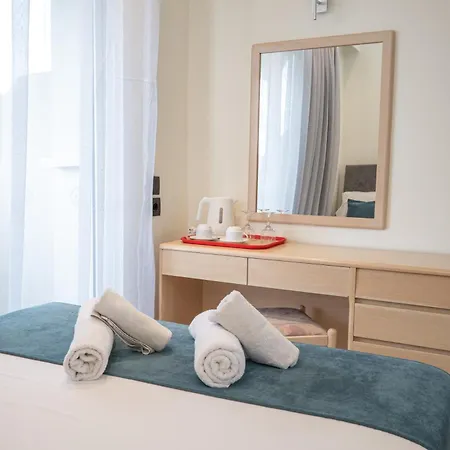 Delfinia Hotell